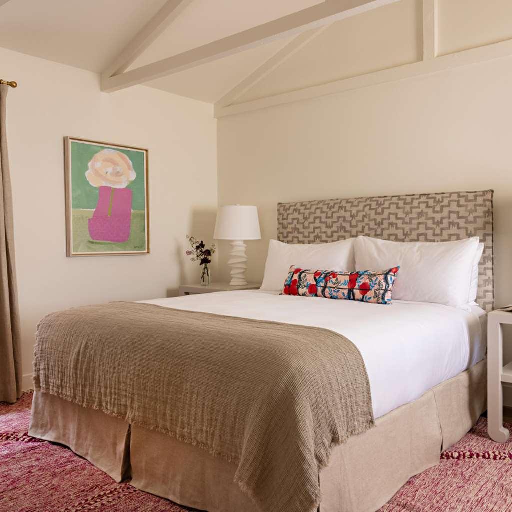 Farmhouse Motel