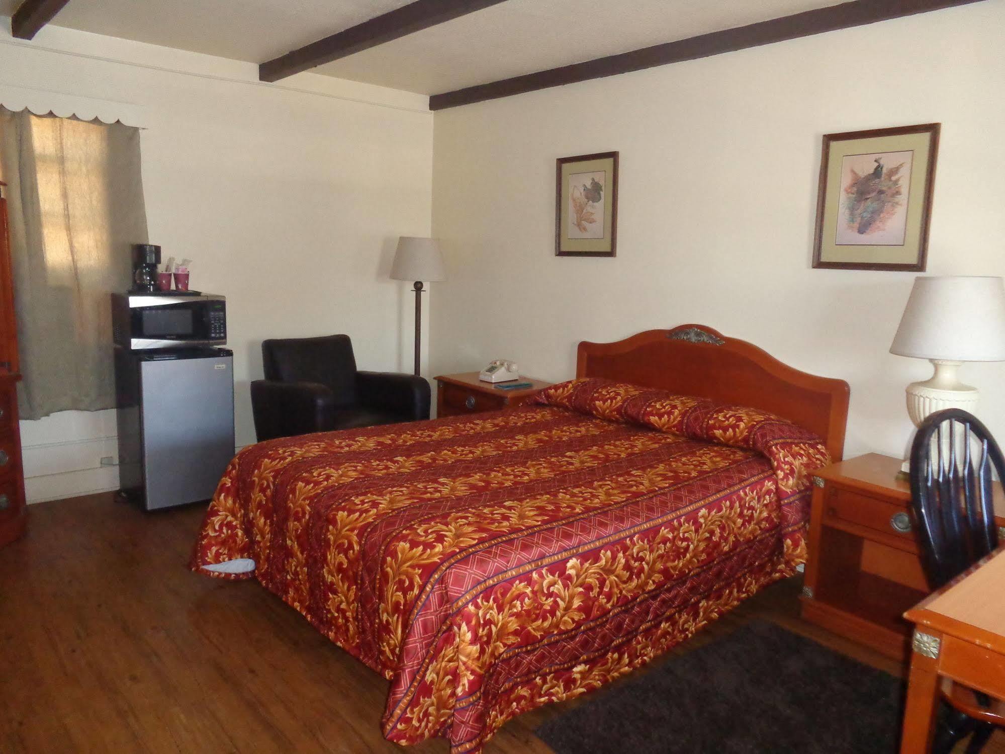 Farmhouse Motel Motel