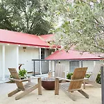 Farmhouse Motel 