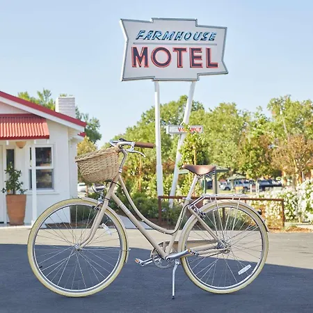 Farmhouse Motel 